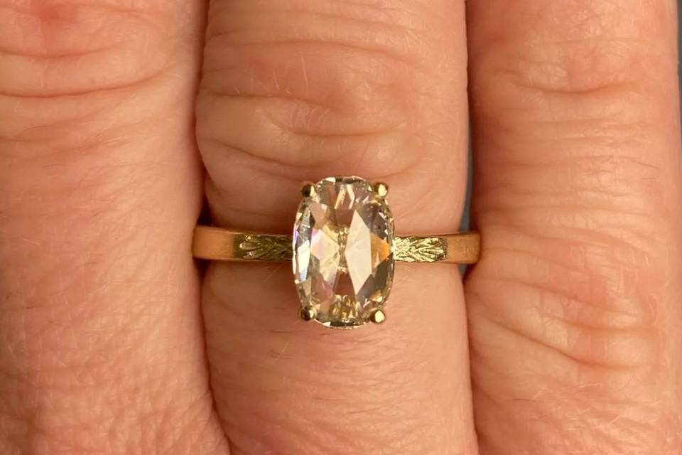 Large Diamond engagemnt ring