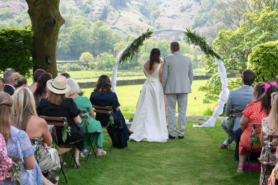 Stunning outdoor ceremony