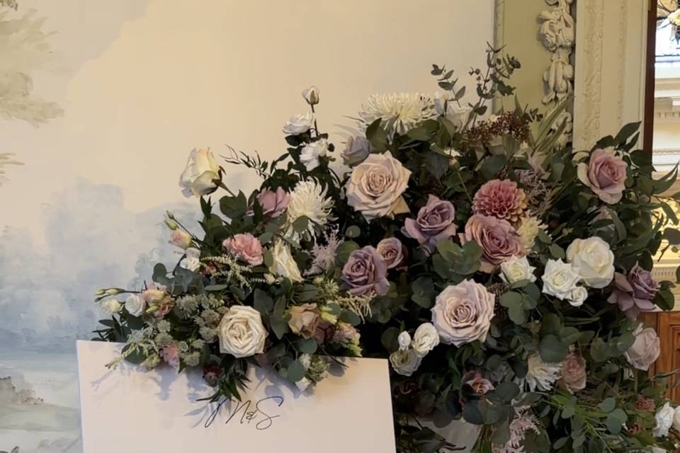 Welcome Sign & Decor