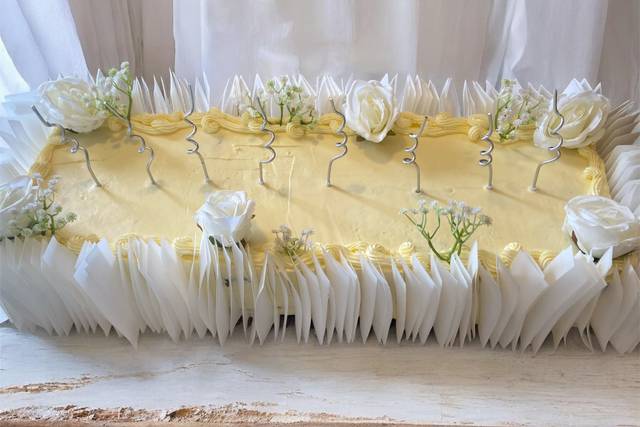 Long rustic rectangular cake