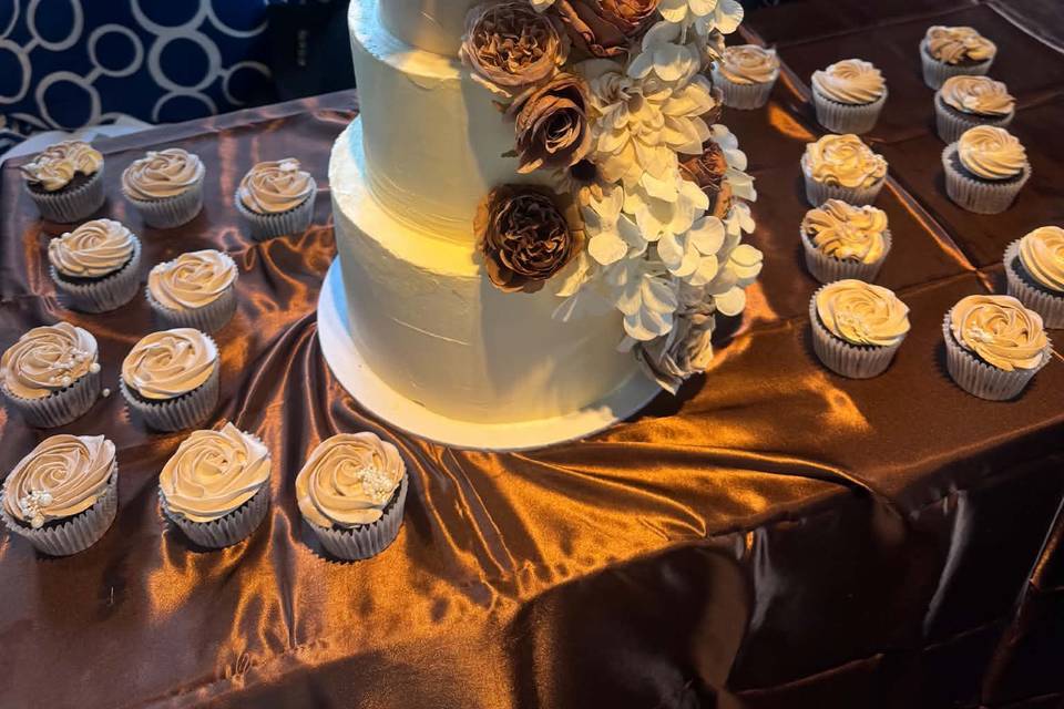 3 tier netural cake