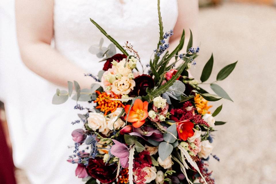 Trailing teardrop bouquet