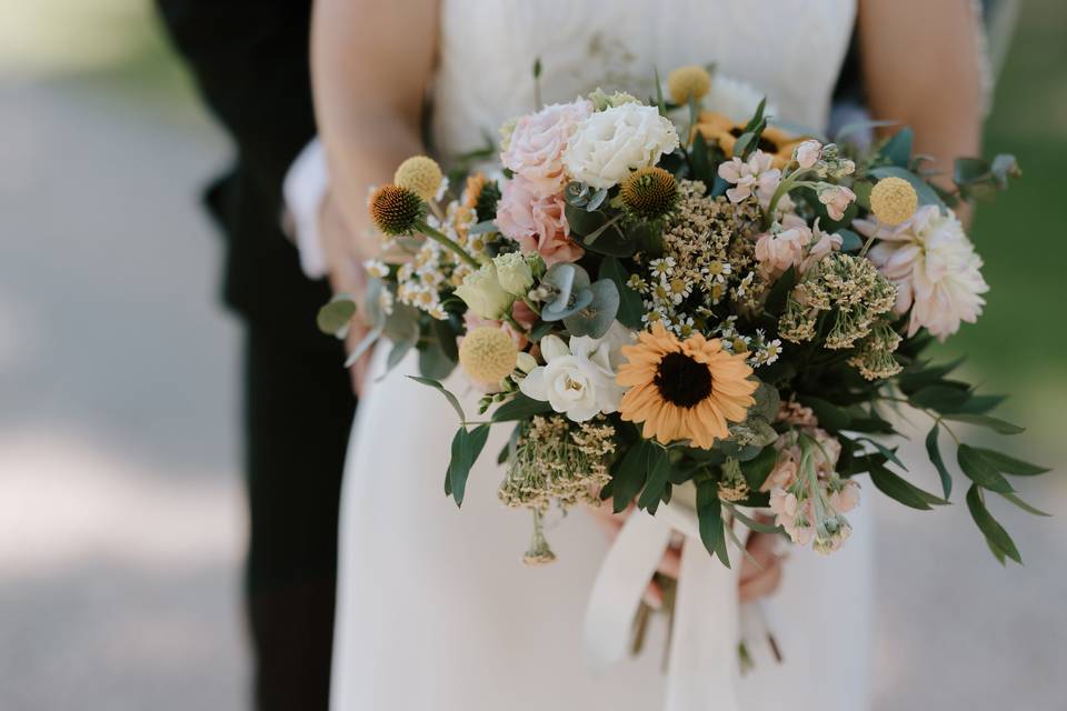 Peach bridal bouquet