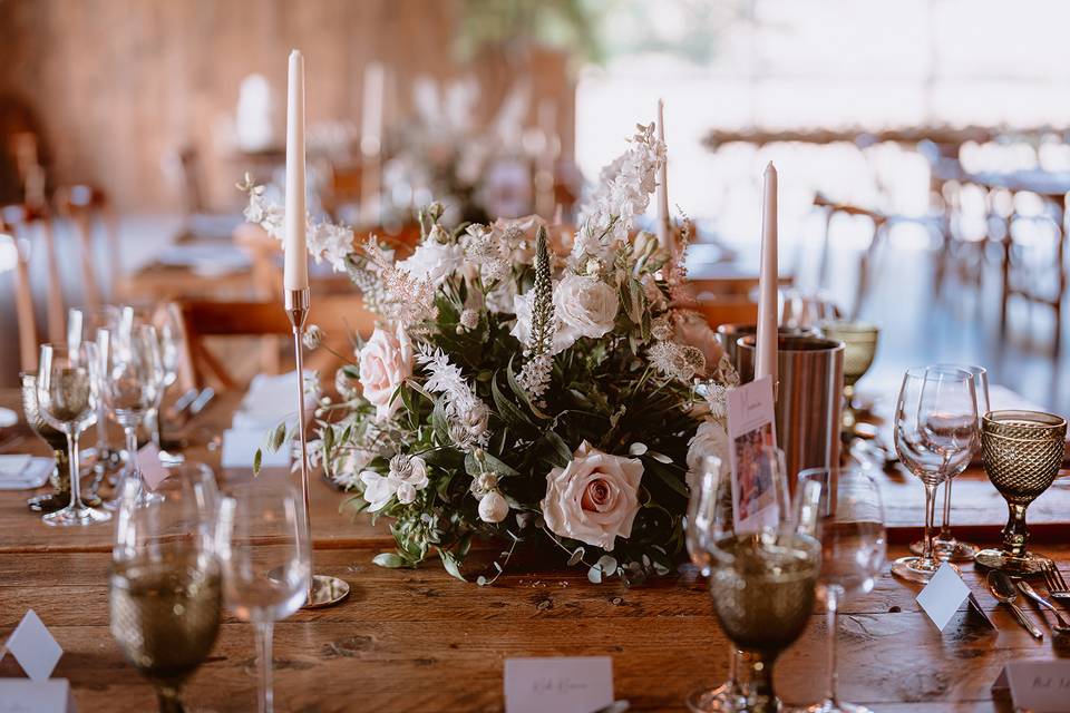 Silchester Farm table square