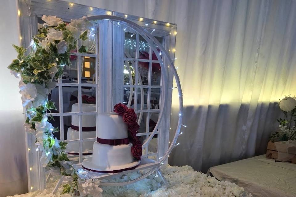 Cake stand