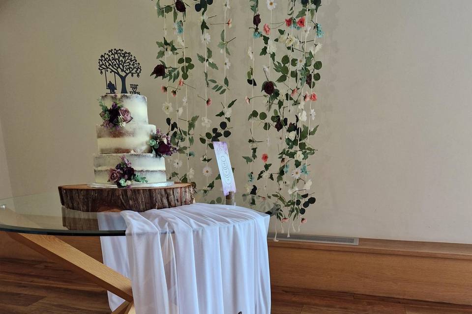 Wedding cake table