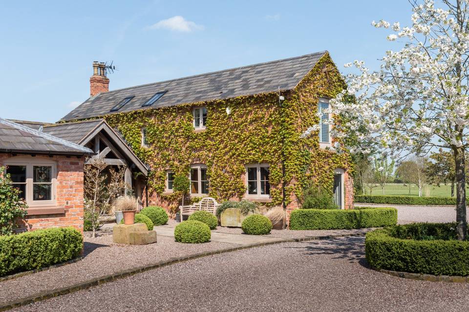 Weddings at Scarlet Hall