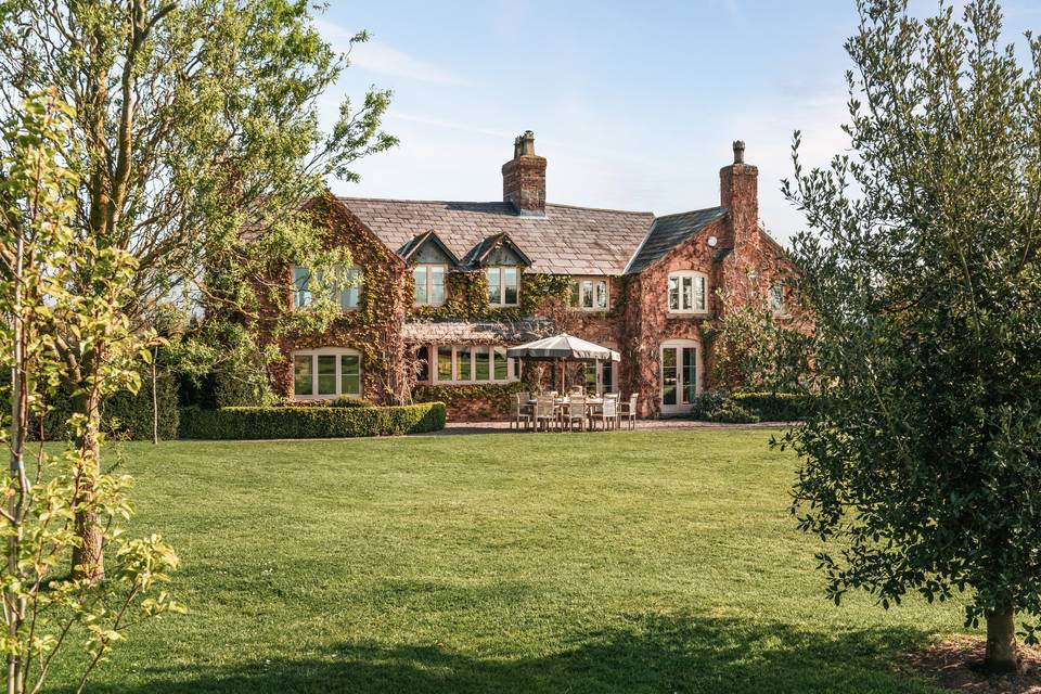Weddings at Scarlet Hall
