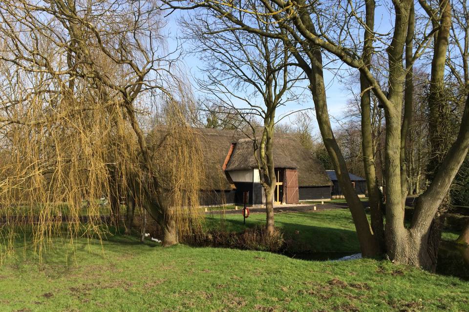 Mill Pond Barn Weeping Willow Angle