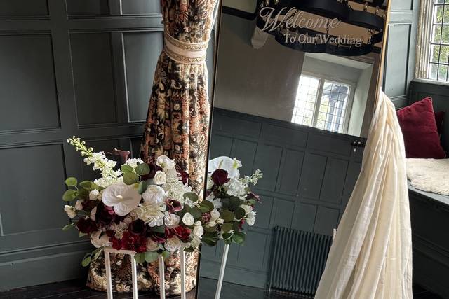 Elegant wedding mirror