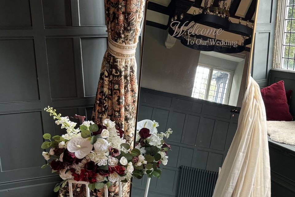 Elegant wedding mirror
