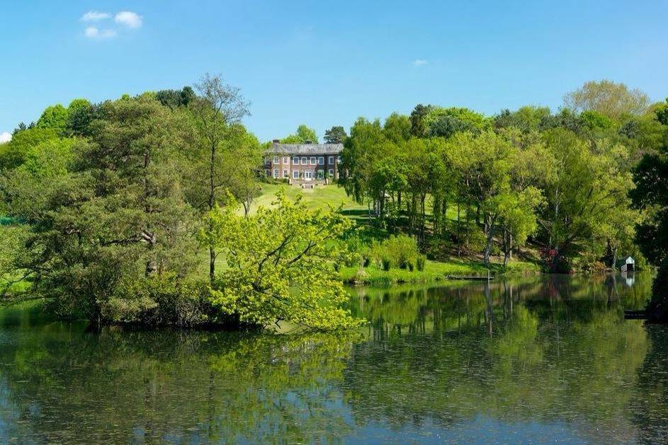 Scenic setting on lake