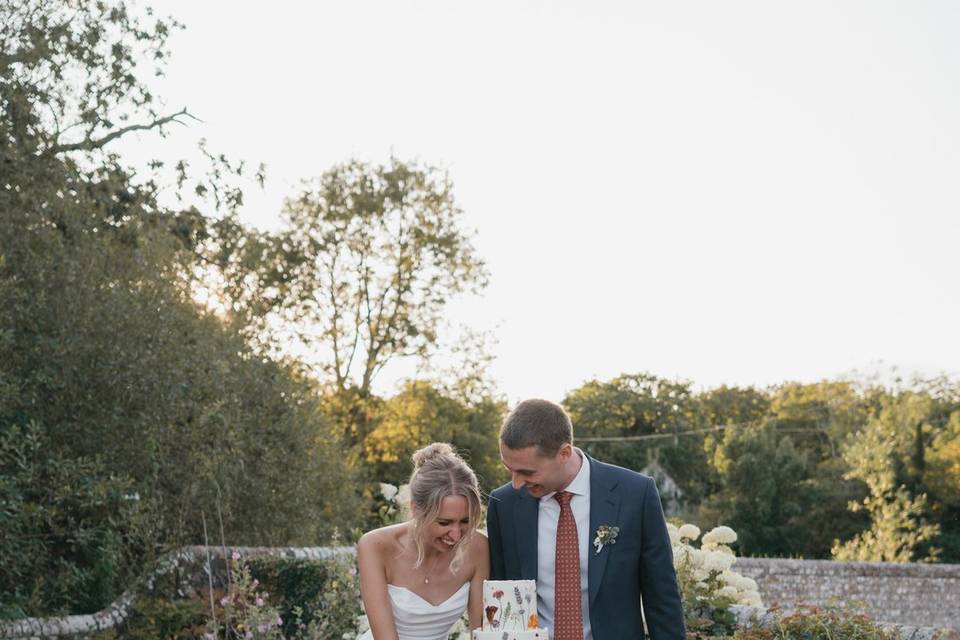 Alfresco Cake Cutting