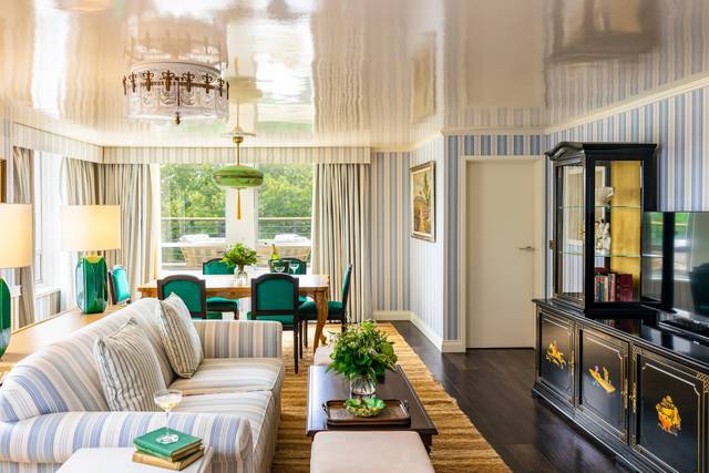 Guest Room - Living Room