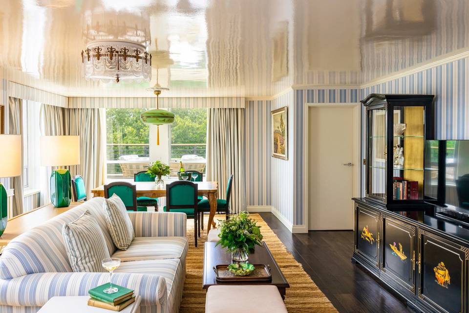 Guest Room - Living Room
