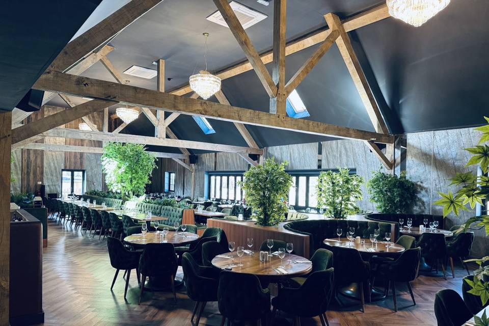 Arianna barn restaurant set up