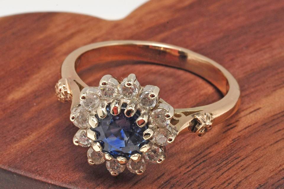 9ct Sapphire & diamond cluster