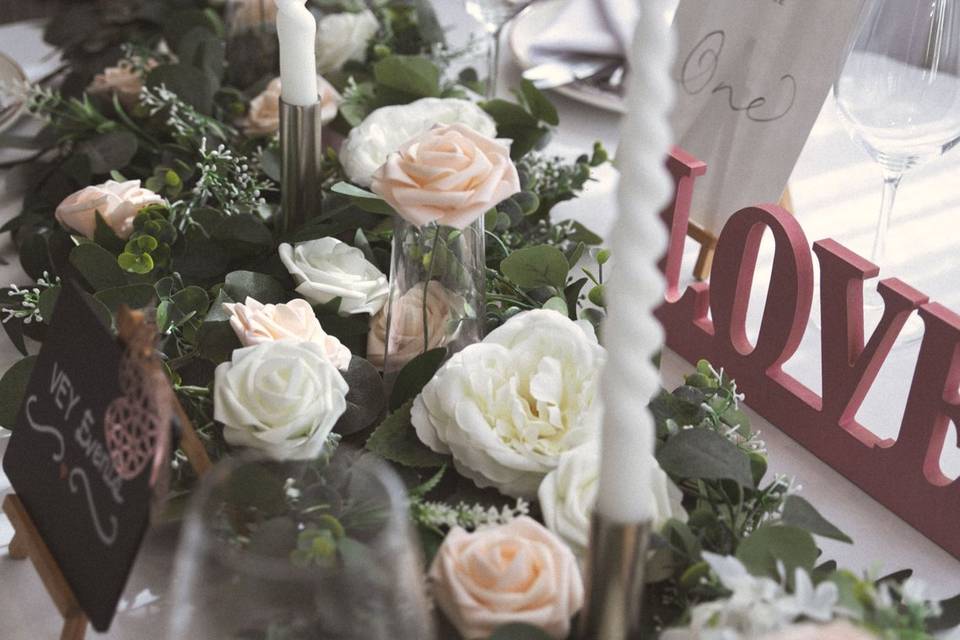 Floral table garland