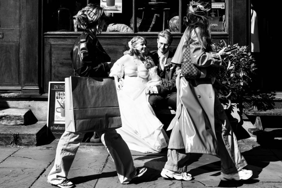 Bride and groom street photogr