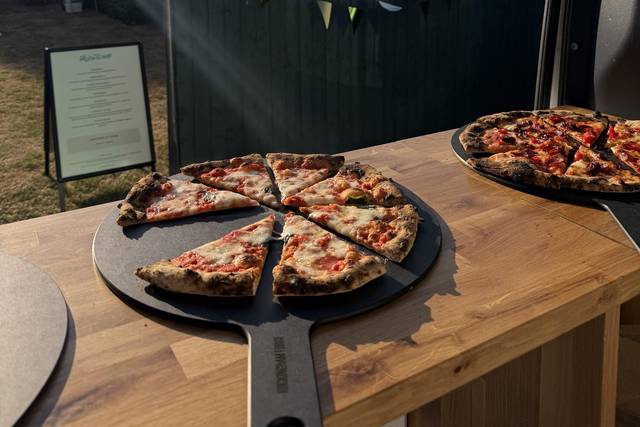 Buffet style pizza service