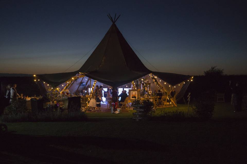 Tipi by night