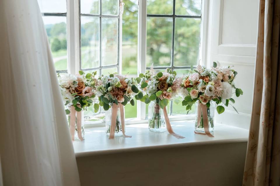 Beige & Bloom Flowers