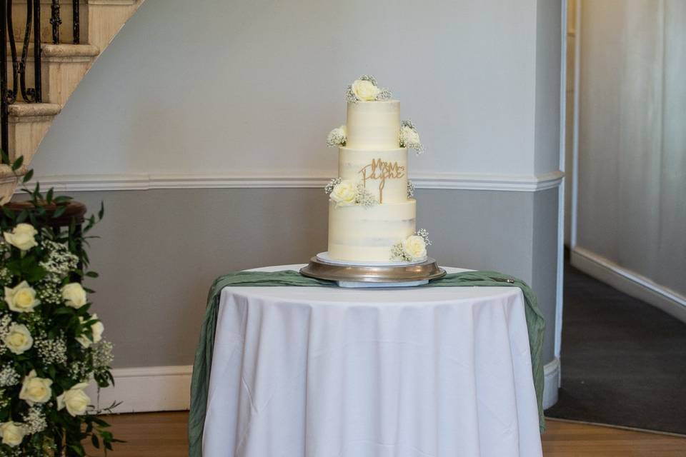 Three tier semi naked