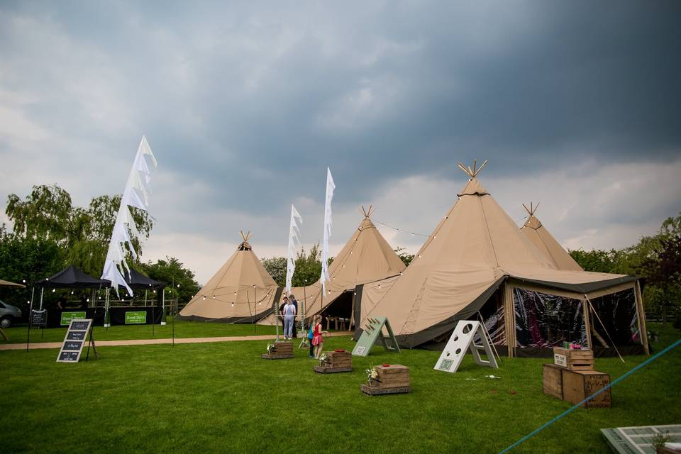 Garden games and tipis!