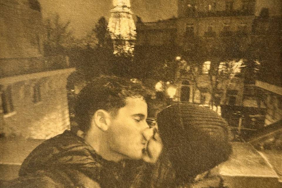 First kiss in Paris