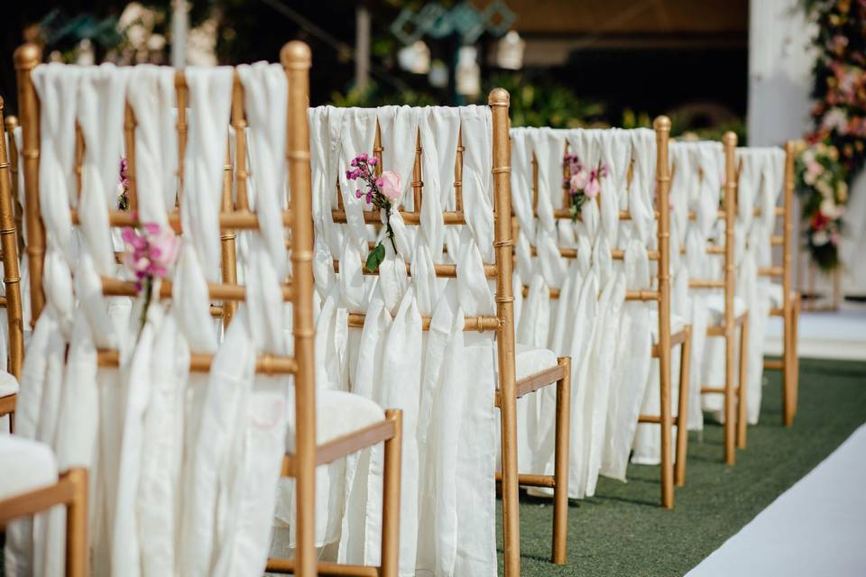 Bias-Chic Seating