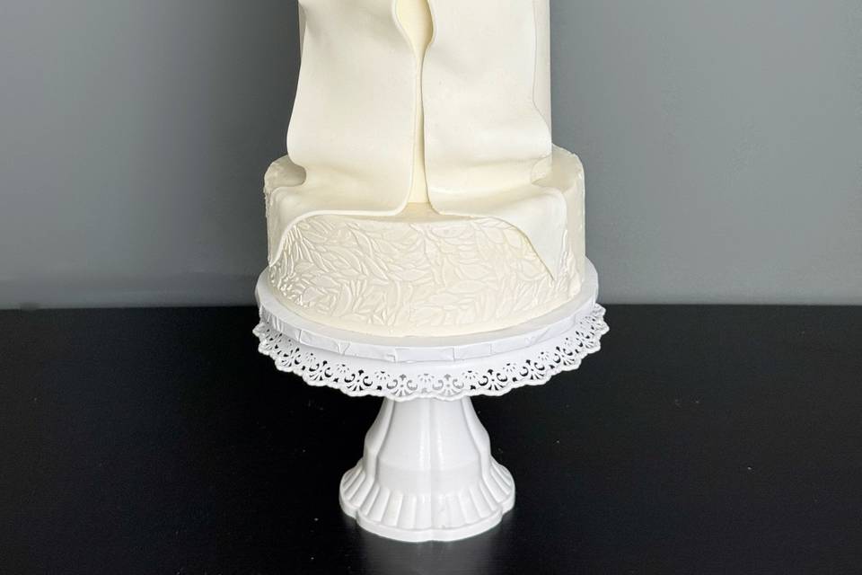 The bow wedding cake