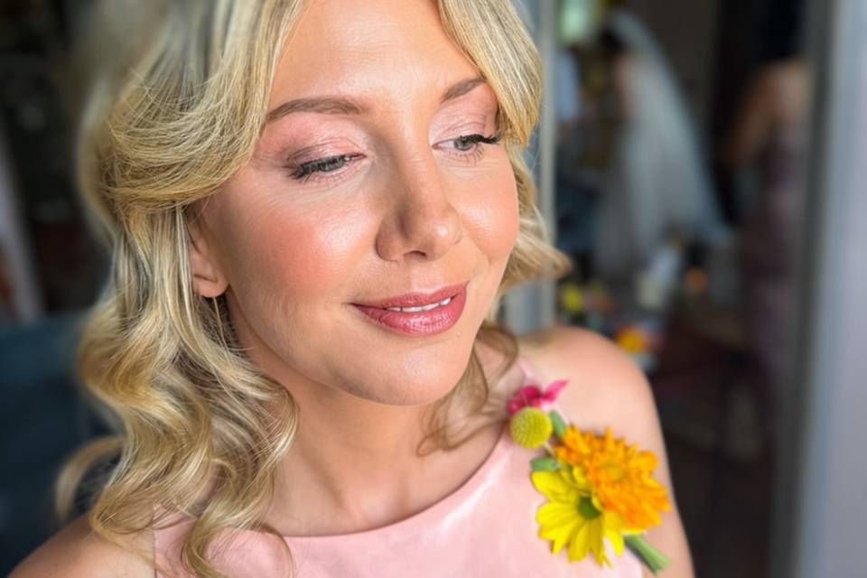 Bridesmaid Glow
