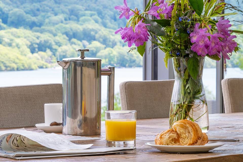 Breakfast with a lake view