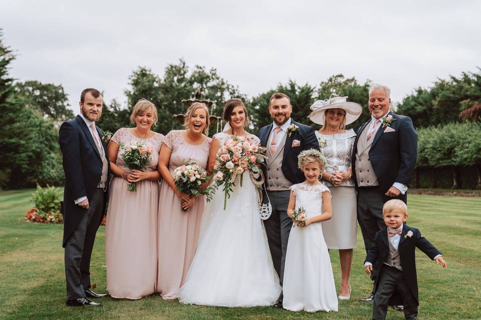 Bridal party at The Lawn