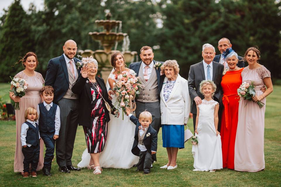 Bridal party at The Lawn