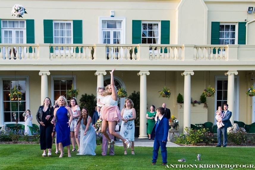 Bride arrives at The Lawn