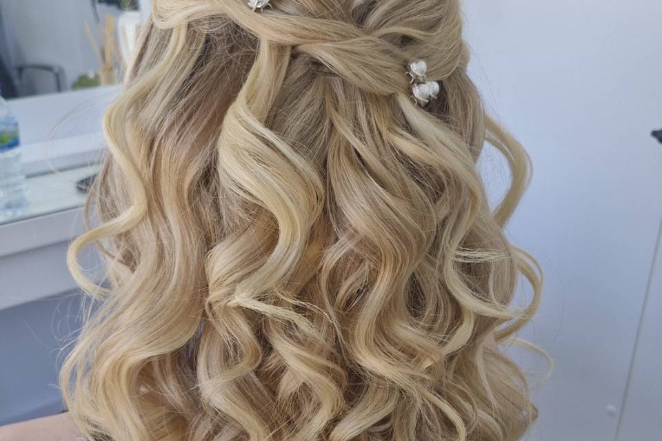 Half up classic volume curl