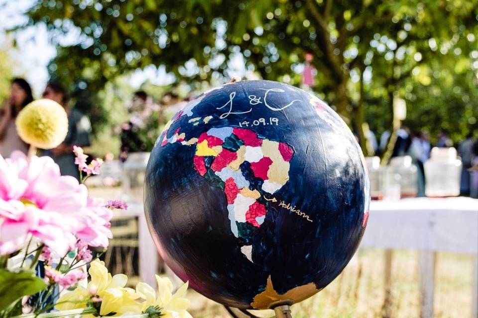 Bespoke guestbook globe