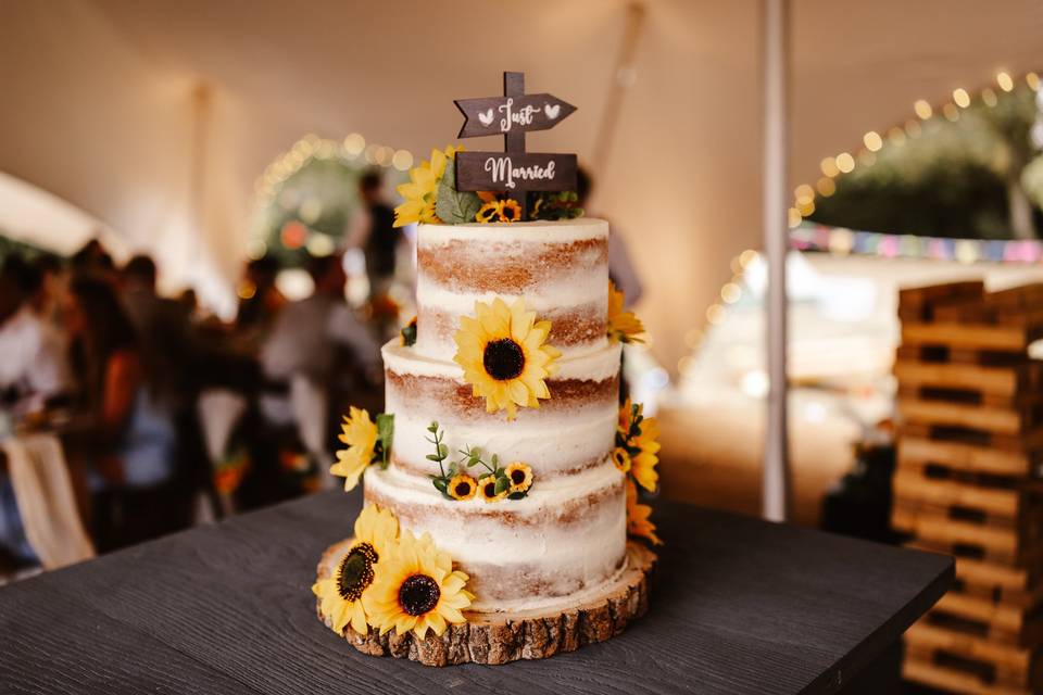 Sunflower Wedding Cake Details