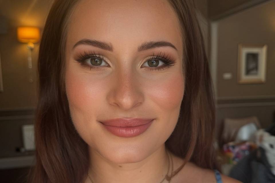 Subtle bronzed glam