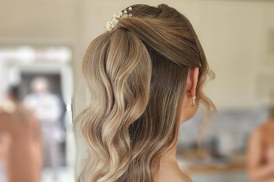 Half up pony with waves