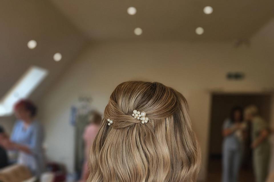 Half up waves