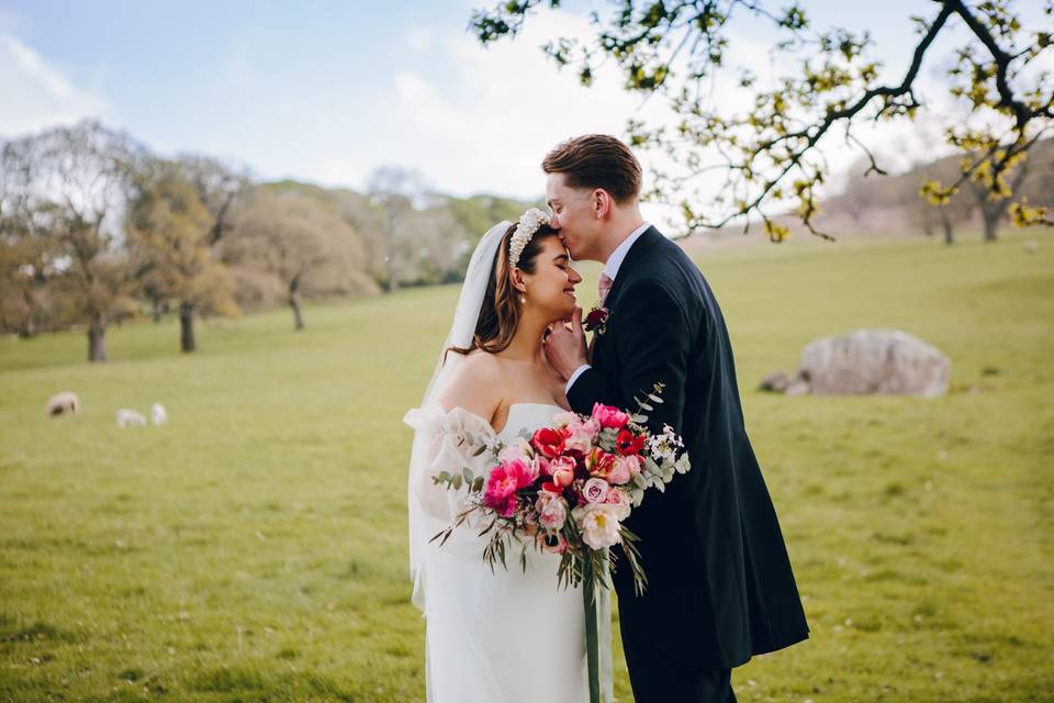 Newlyweds on Chatsworth park