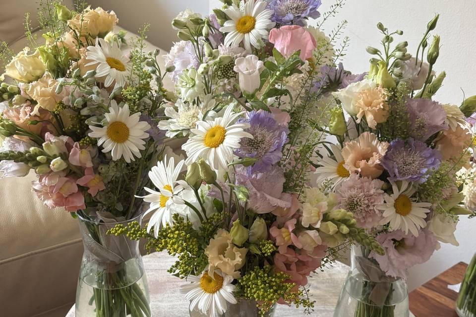Bridesmaids bouquets