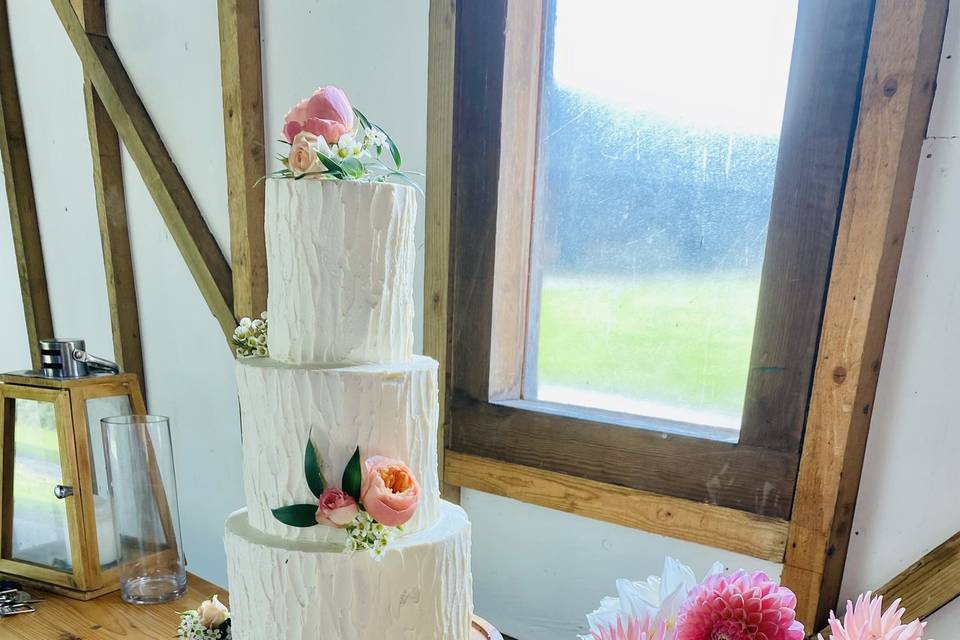 Floral cake decoration.