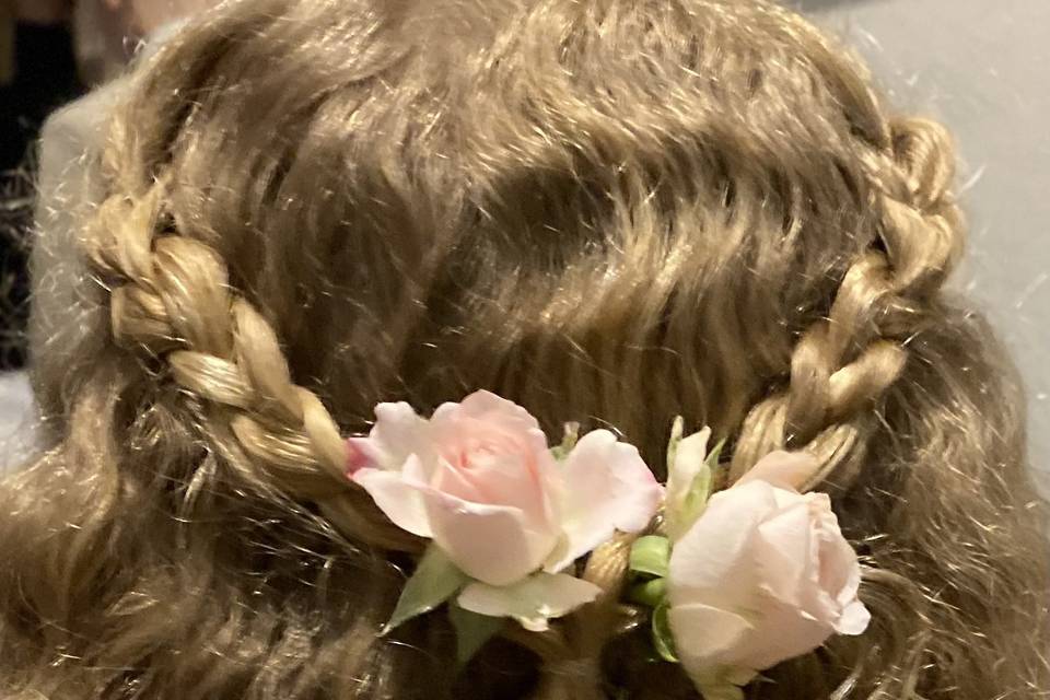 Bridesmaids flowers for hair.