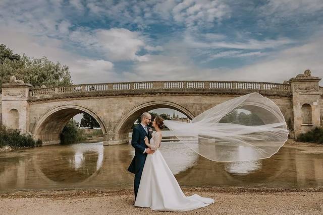 Couple photo at Lion Bridge