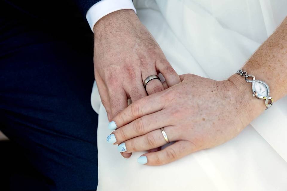 Hand ring shot wedding
