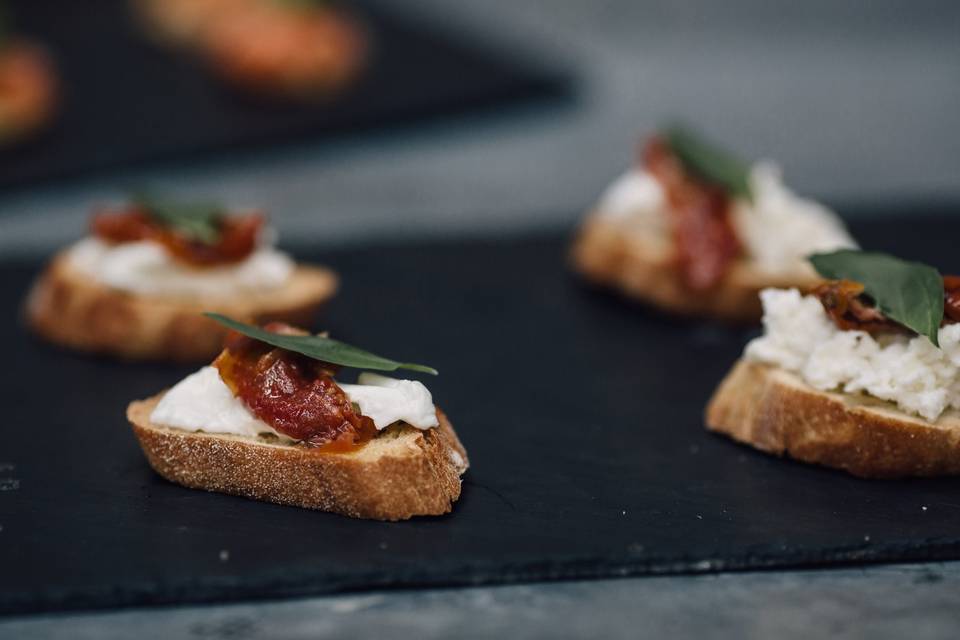 Mozzarella crostinis