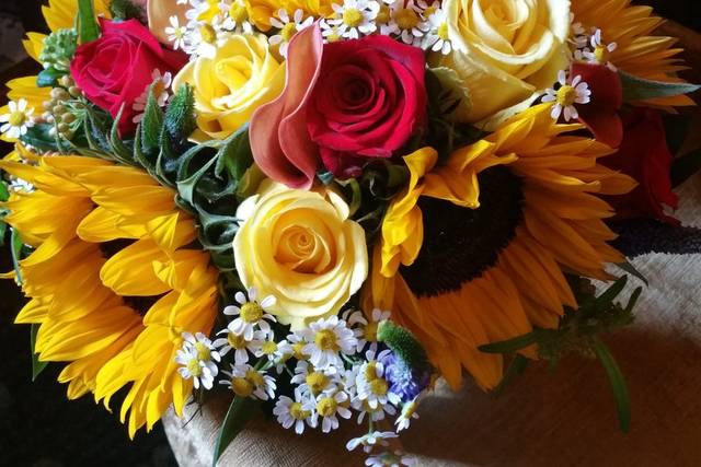 Sunflower & roses bridal